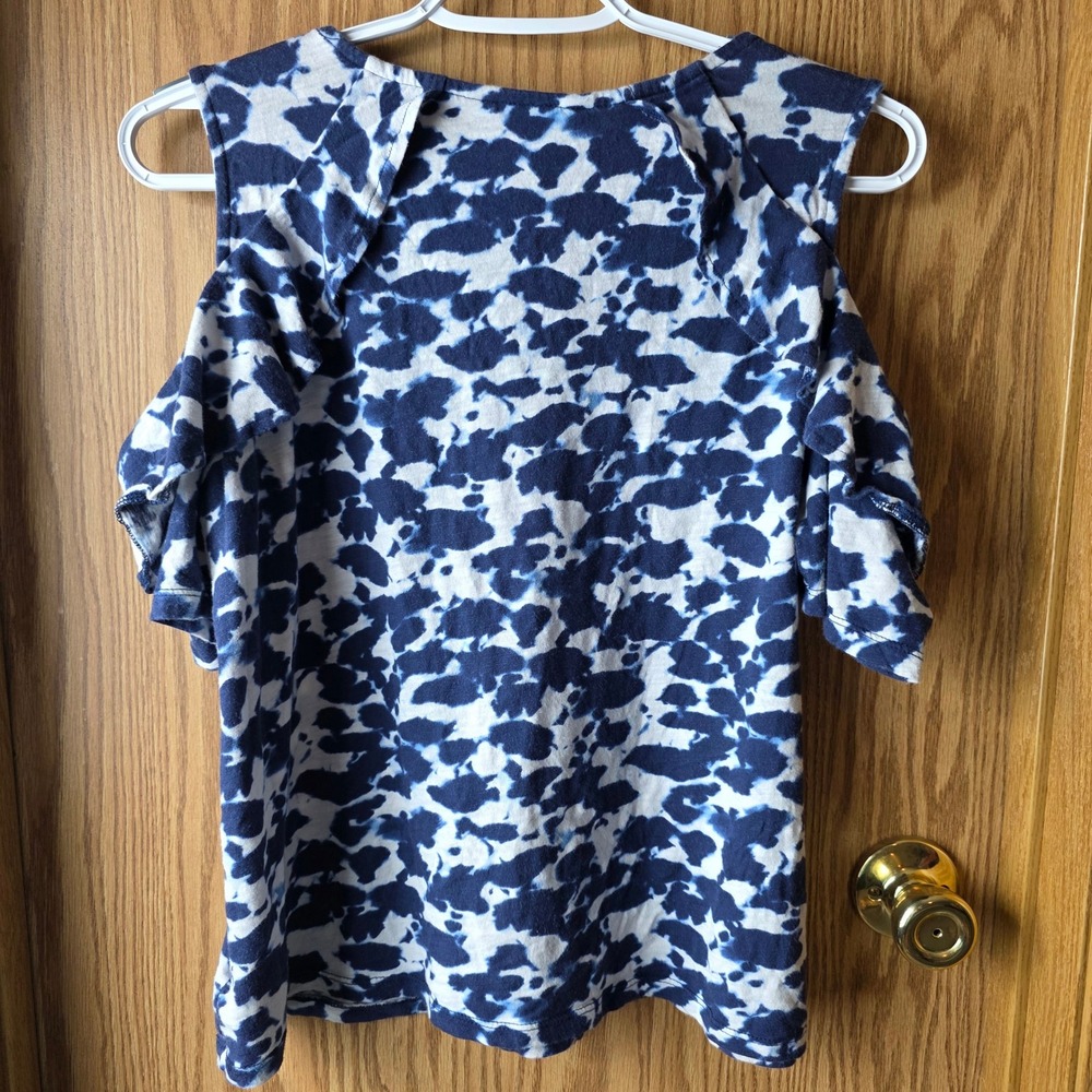 Ellen Tracy Cold Shoulder Ruffle Top Blue White Print Women's Medium - Picture 5 of 5